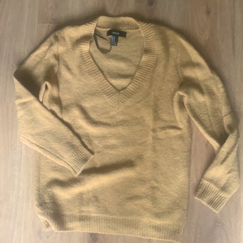 Forever 21 camel v neck  sweater like new size M